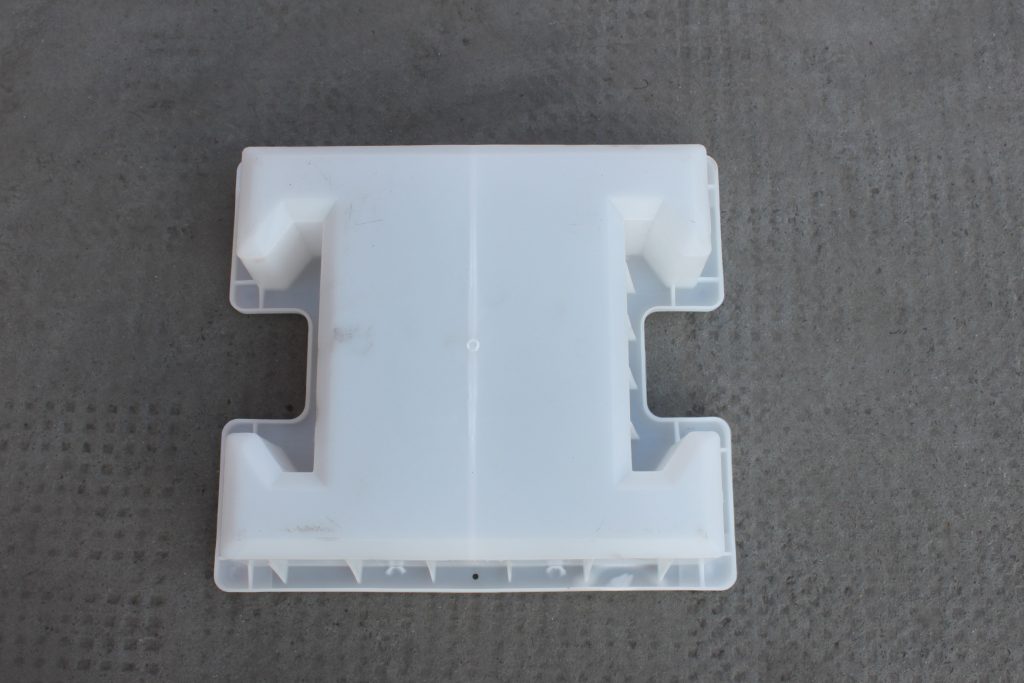 塑料連鎖磚模具的重量是決定它質(zhì)量好壞的主要因素嗎？