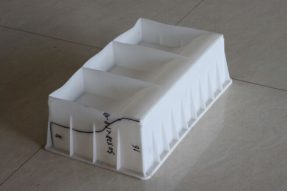 使用混凝土路側(cè)石塑料模具澆筑路側(cè)石過程中能否確定水泥混凝土配比？