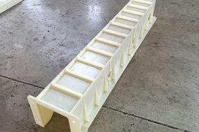 標(biāo)志樁、立柱 三孔立柱塑料模具109x14x14